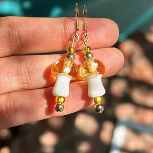 💛 Handmade yellow + gold mushroom 🍄‍🟫 earrings ✨